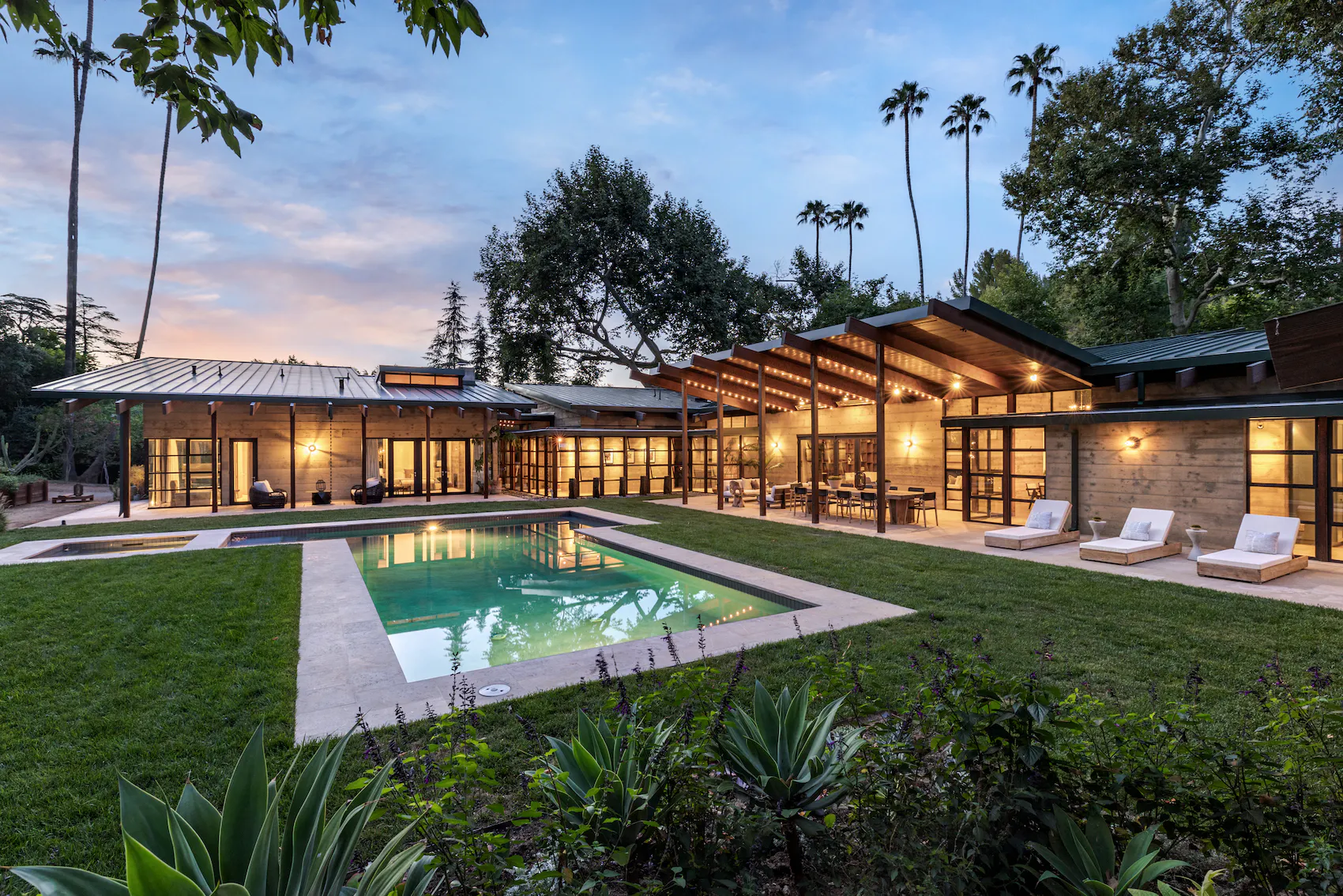 Meridith-Baer-Home-Home-Staging-Southern-California-The-Sherman-Residence-Luxury-Homes-Eclectic-Exterior